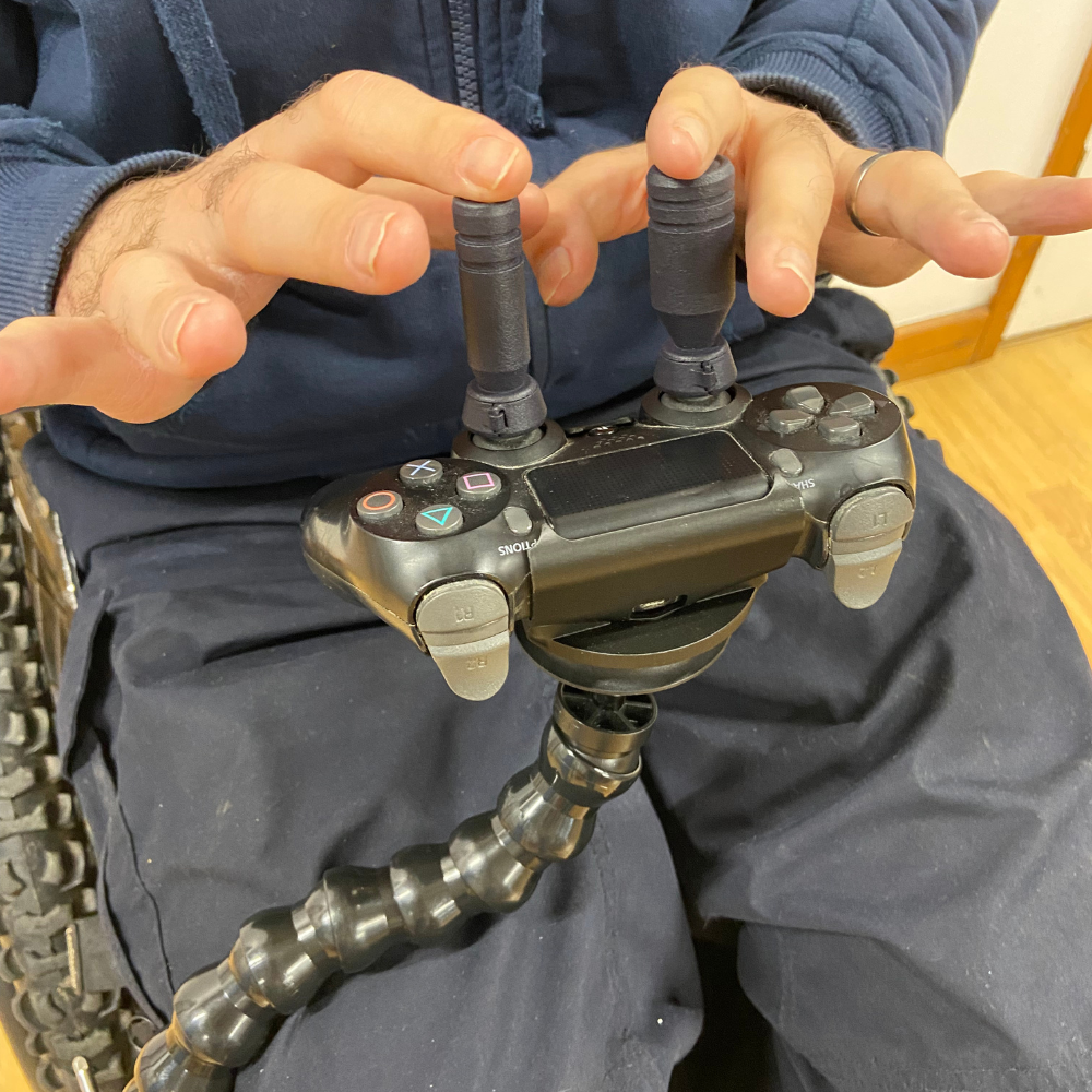 P Knuckle with Sticks kit on PS4 in Active Hands controller holder